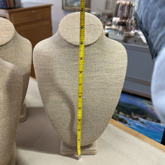 Five linen necklace displays - Picture 3 of 6